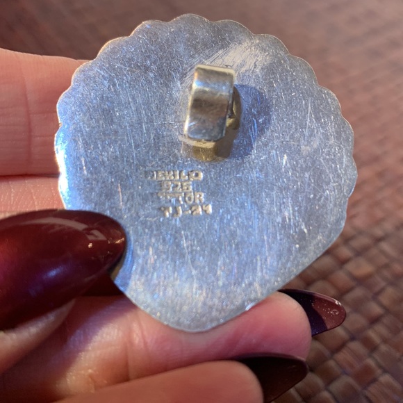 Vintage Solid Sterling Silver Shell Pendent - Picture 3 of 5